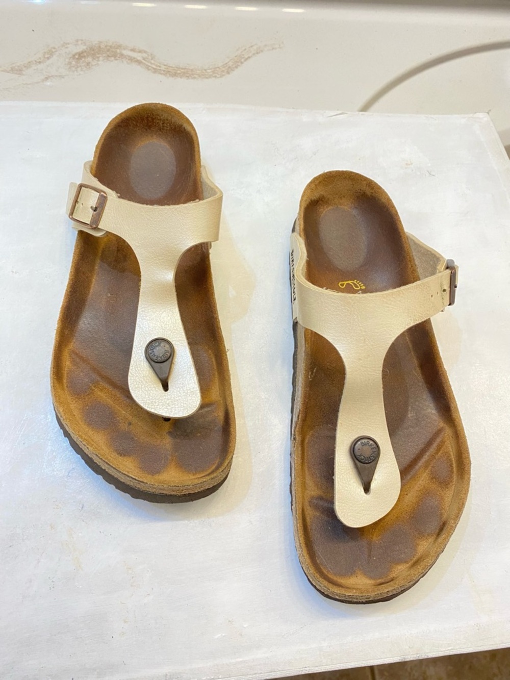 Birkenstock Gizeh Size 40, Women Size 9 Men’s Size 7, great condition